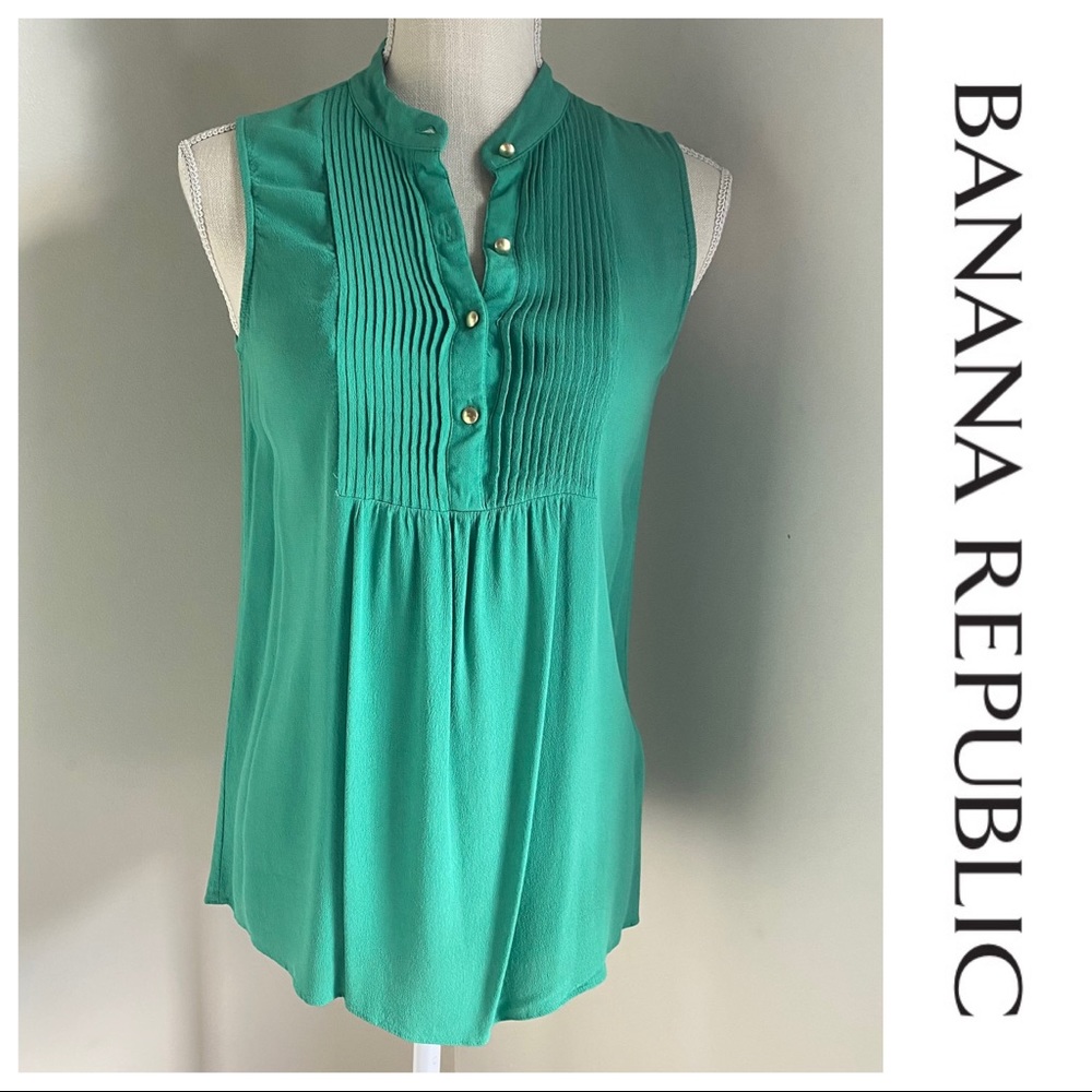 Banana Republic Green Pintuck Pleat Front Top, S